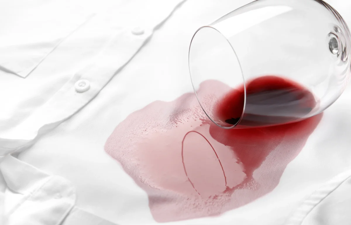 הכוס נשפכה על המפה הלבנה? לא נורא