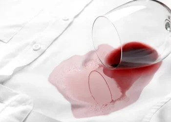 הכוס נשפכה על המפה הלבנה? לא נורא