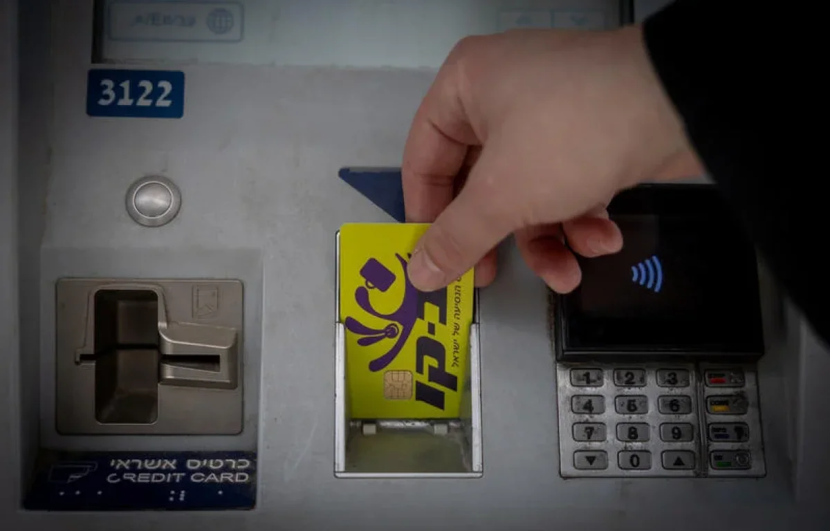 הציבור מתמרד, אבל בשקט: כך הפך האוטובוס לזירת מחאה חדשה