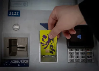 הציבור מתמרד, אבל בשקט: כך הפך האוטובוס לזירת מחאה חדשה