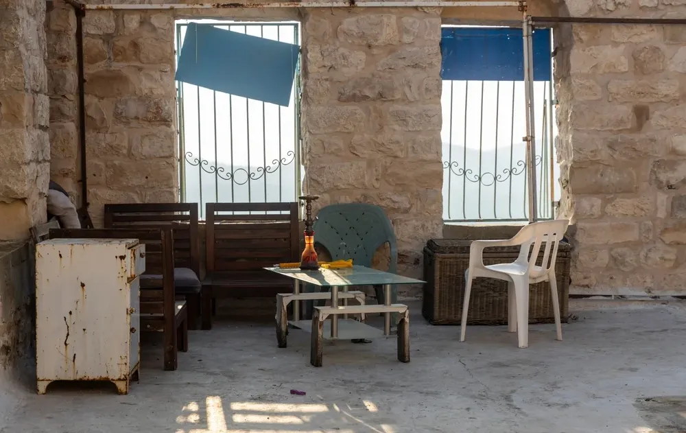 "הגינה הפכה לבית כנסת, ואז הגיע החלום שטלטל את כולם" "הגינה הפכה לבית כנסת, ואז הגיע החלום שטלטל את כולם"