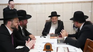 צפו בתיעוד: הרב הגאון מרדכי שמואל אדלשטיין שליט"א מברך את שותפי ערוץ 2000