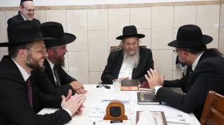 צפו בתיעוד: הרב הגאון מרדכי שמואל אדלשטיין שליט"א מברך את שותפי ערוץ 2000