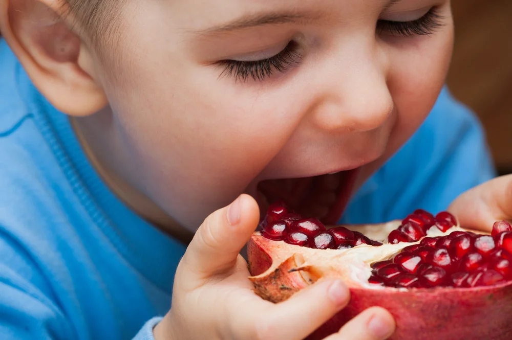 הטעות הקטנה שיכולה לעלות ביוקר: גרגר רימון כמעט חנק פעוט בנהריה הטעות הקטנה שיכולה לעלות ביוקר: גרגר רימון כמעט חנק פעוט בנהריה