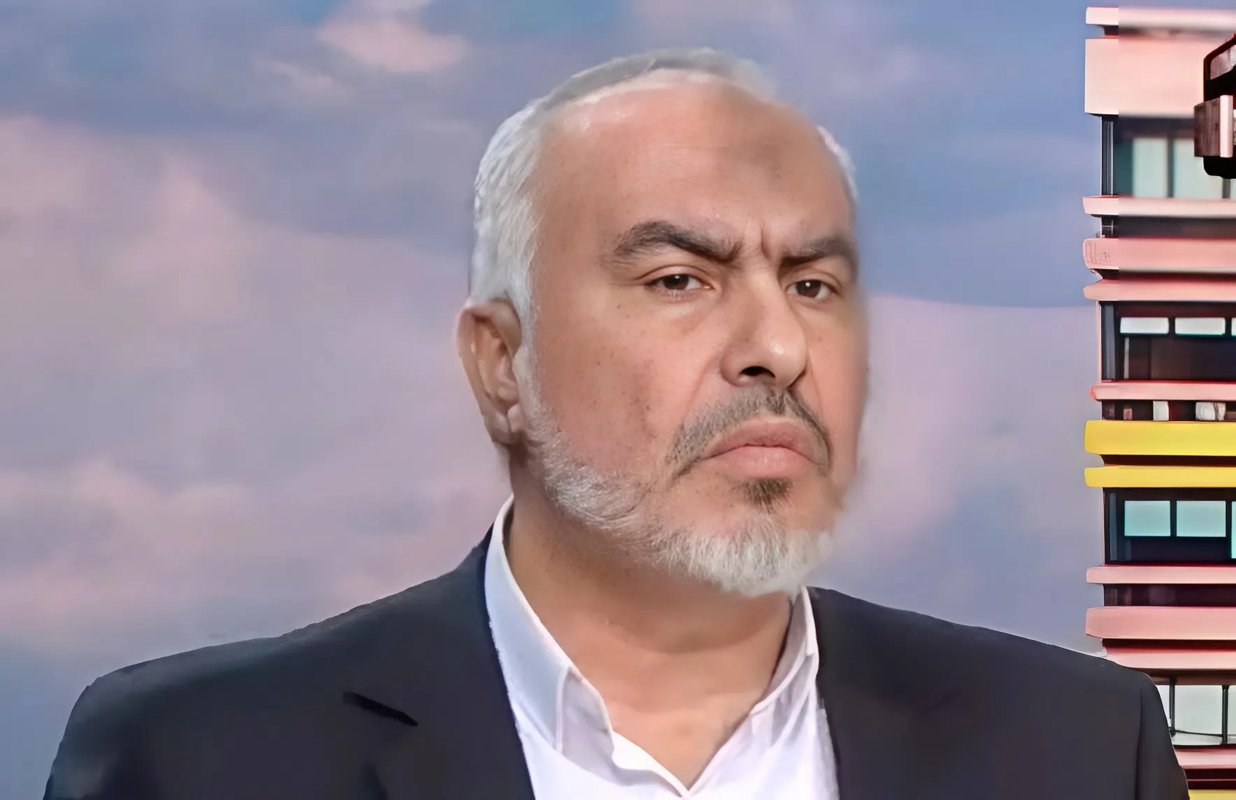 בכיר חמאס ראזי חאמד הופיע בפומבי לראשונה מאז ניסיון החיסול: "כל האומה נמצאת על הכוונת"