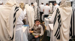 תאמינו? תפילה קצרה של אמא בבית בימים הנוראים חזקה כמו שעות בבית הכנסת