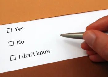 איך להפסיק להיות נאיבי? הרב אייל אונגר מסביר למה מנצלים אותך