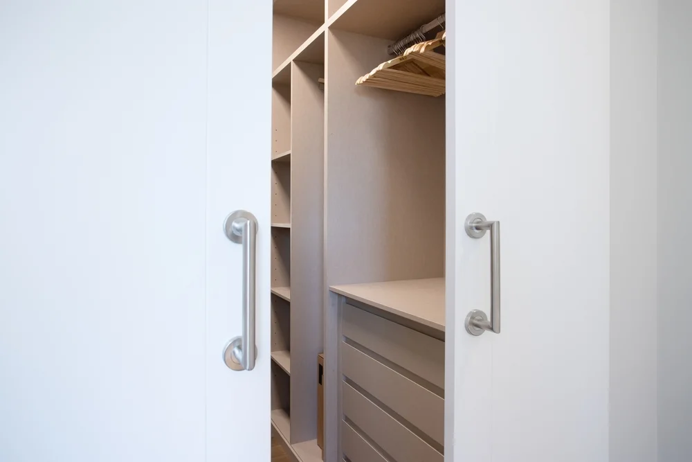 "לא הייתה לנו דרך להתגונן בבית": סטודנט ישראלי פיתח ארון בגדים שהופך למרחב מוגן