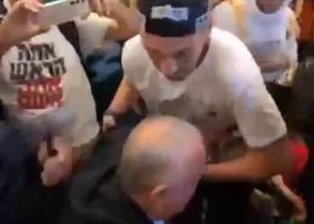 מהומה בכפר סבא: ראש הממשלה התקשר לח"כ אלי דלל אחרי שהותקף