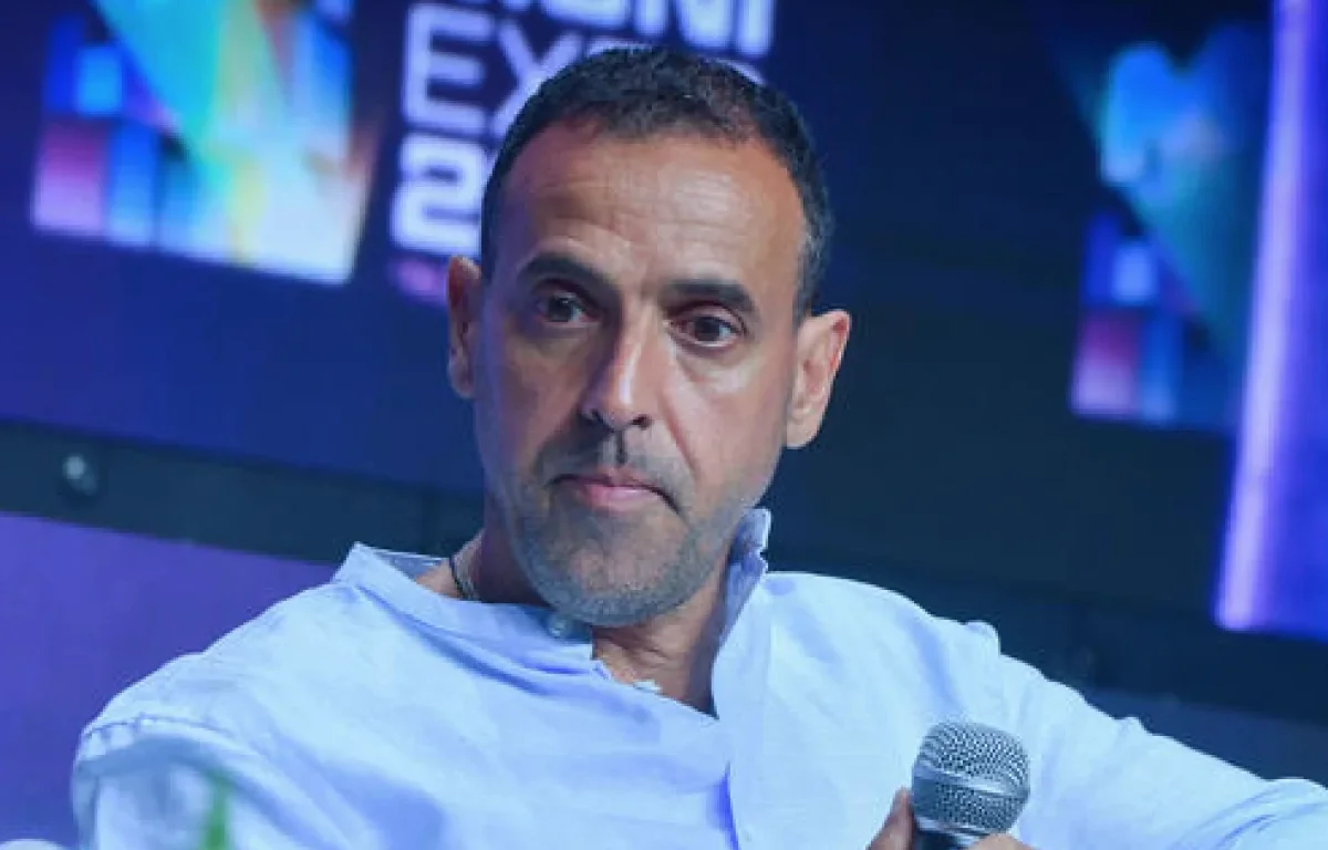 מהשבי לצמרת: ספרו של אלי שרעבי שובר שיאים ומקבל עיטור נדיר