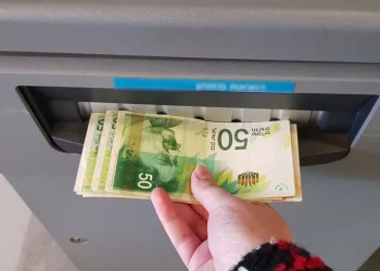 הבנקים חוגגים ואתם תשלמו את הריבית: דחיית השכר שתעלה לכם ביוקר