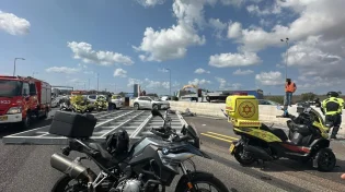 סמוך לרמת השרון: שניים נהרגו ו-11 נפצעו בתאונת דרכים קשה בכביש 5 