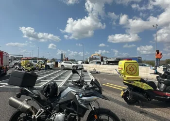 סמוך לרמת השרון: שניים נהרגו ו-11 נפצעו בתאונת דרכים קשה בכביש 5 
