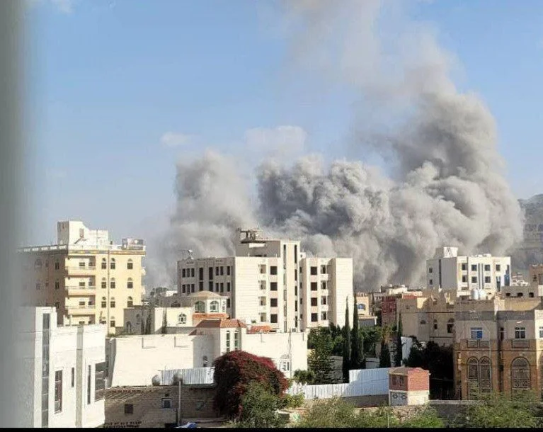 איראן חוצבת תעשיית טילים תת‑קרקעית בתימן: החות'ים מתאמנים לפשיטה מירדן