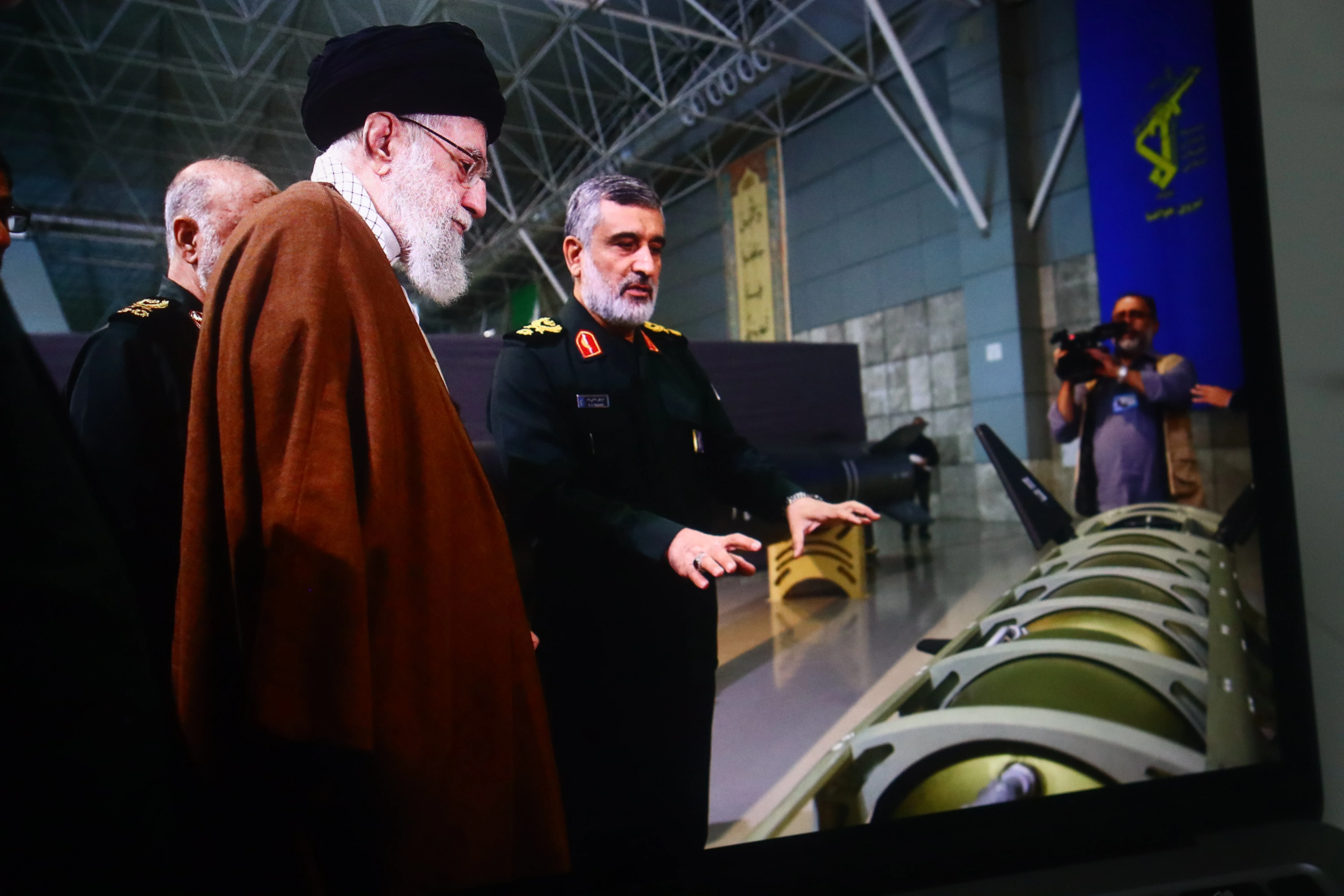 שלוש מדינות אירופה מחזירות סנקציות כבדות על איראן שלוש מדינות אירופה מחזירות סנקציות כבדות על איראן