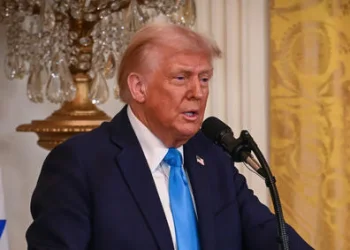 טראמפ מצהיר: "יש סיכוי למשהו מדהים במזרח התיכון" • בישראל נערכים לפגישה מכרעת טראמפ מצהיר: "יש סיכוי למשהו מדהים במזרח התיכון" • בישראל נערכים לפגישה מכרעת