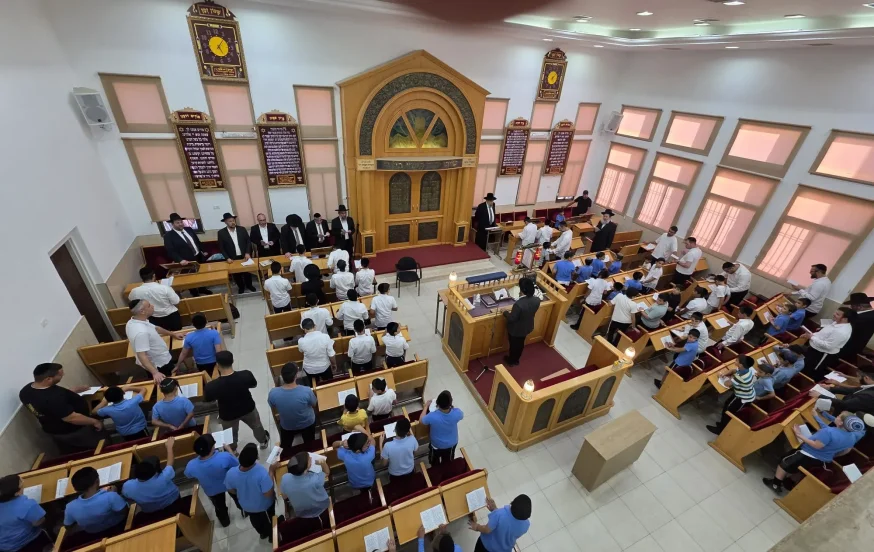 ילדי יבנה מרעידים את השמיים בסליחות מרגשות ילדי יבנה מרעידים את השמיים בסליחות מרגשות