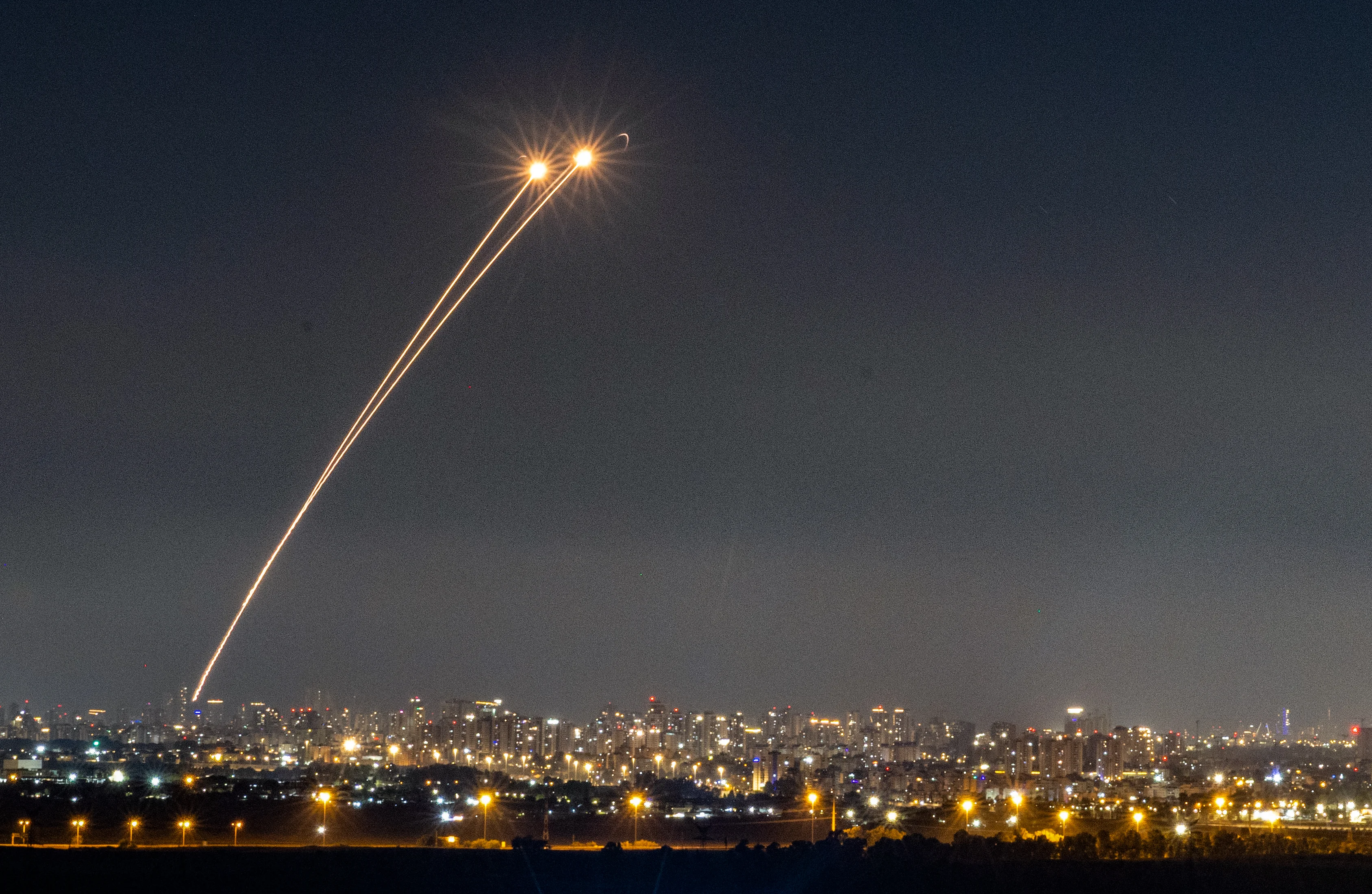 בין ראשון לשני: מערכת ההגנה האווירית יירטה טיל ששוגר מתימן