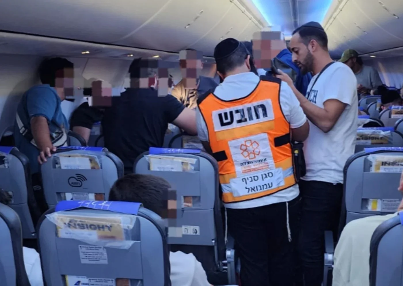 בדרך חזור מאומן: נוסע כבן 80 איבד הכרה בטיסה