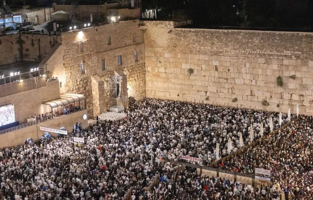 הזדמנות אחרונה לפני היום הקדוש: הצטרפו לסליחות אחרונות מהכותל