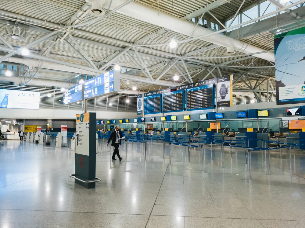 שיתוק אווירי ביוון ביום רביעי: אלפי ישראלים עלולים להיתקע רגע לפני יום כיפור שיתוק אווירי ביוון ביום רביעי: אלפי ישראלים עלולים להיתקע רגע לפני יום כיפור