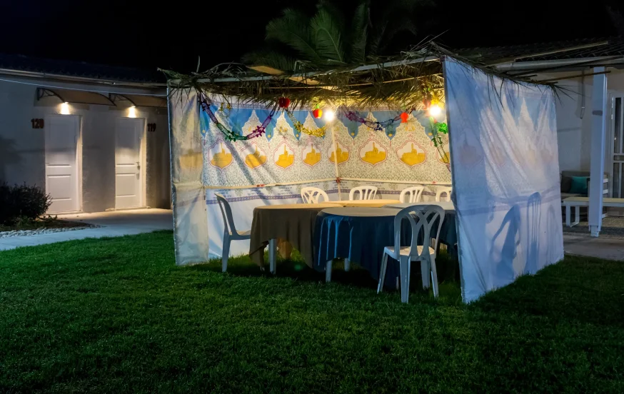כך תהפכו את הסוכה שלכם למקור של שמחה ואור וחוויה לכל המשפחה