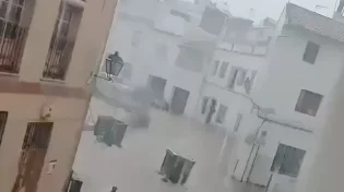 מדהים ומפחיד: סופת הגשמים באוליבה הפכה את העיר לתוך נהר