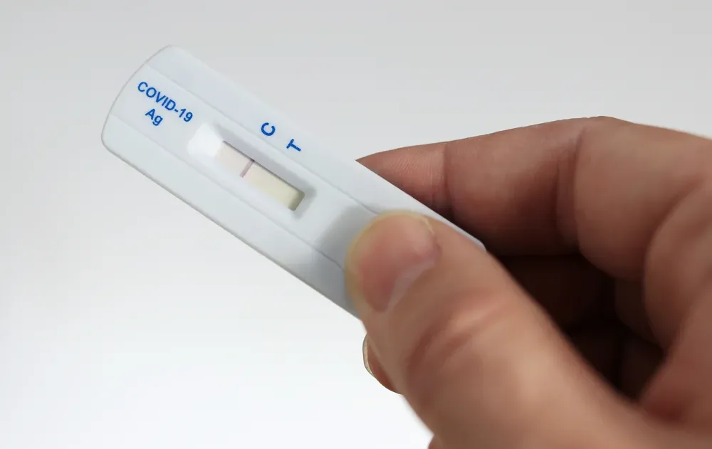 שלישייה חדשה ומסוכנת: הקורונה תוקפת בגל מפתיע