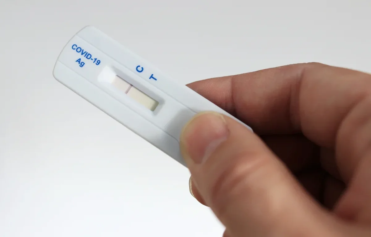 שלישייה חדשה ומסוכנת: הקורונה תוקפת בגל מפתיע