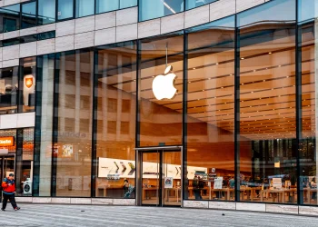 סערה באפל: עובד התגייר ופוטר מהחברה בגלל שמירת שבת סערה באפל: עובד התגייר ופוטר מהחברה בגלל שמירת שבת