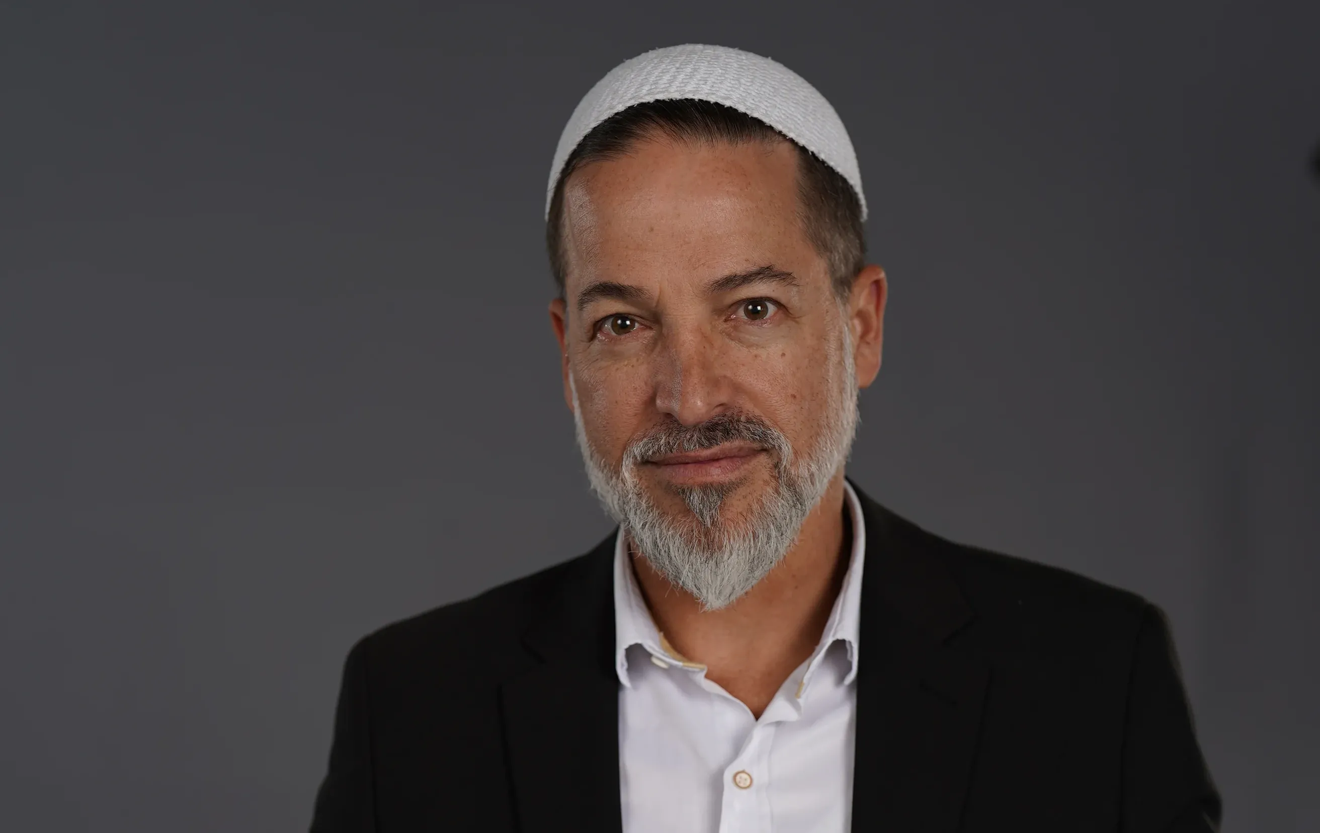 טל סמל: "הרופא אמר: 'הקב"ה התערב בניתוח', אם לא, הילדים שלי כבר היו אומרים קדיש"