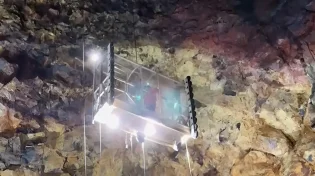 "ירדתי אל עומק האדמה ופגשתי את יראת הרום": מסע אל תוך הר געש רדום מעורר התפעמות מבריאת העולם