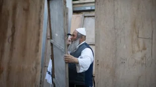 חג הסוכות: למה רק בו התורה מצווה אותנו להיות "אך שמח"?