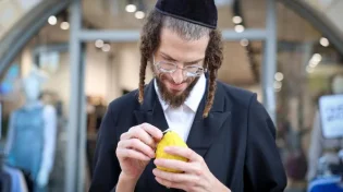 הרב ארז קדוסי חושף: הסוד העתיק של "כיסא האושפיזין" שפותח שערי שפע בסוכה