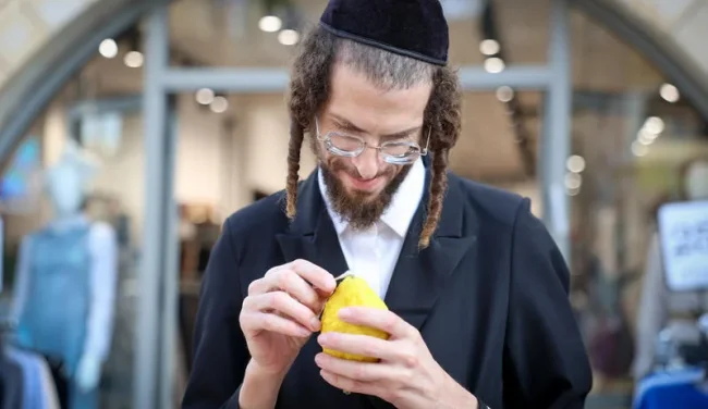הרב ארז קדוסי חושף: הסוד העתיק של "כיסא האושפיזין" שפותח שערי שפע בסוכה