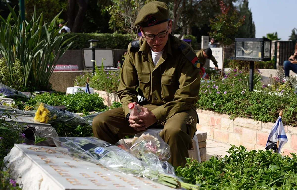 "הם לא 'נפלו' על תאריך רנדומלי": אלמנת לוחם סיירת מטכ"ל במילים חותכות על 7 באוקטובר "הם לא 'נפלו' על תאריך רנדומלי": אלמנת לוחם סיירת מטכ"ל במילים חותכות על 7 באוקטובר