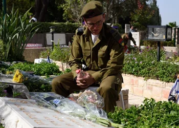 "הם לא 'נפלו' על תאריך רנדומלי": אלמנת לוחם סיירת מטכ"ל במילים חותכות על 7 באוקטובר "הם לא 'נפלו' על תאריך רנדומלי": אלמנת לוחם סיירת מטכ"ל במילים חותכות על 7 באוקטובר