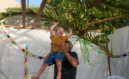 הסוד של הסוכה: איך השפע הופך לענווה ומעניק שמחה נצחית?