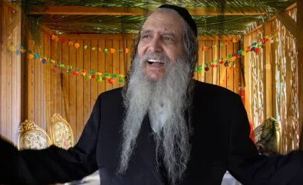 זו העצה הכי גדולה לשמחה, וכן דווקא בחג - הרב שלום ארוש 