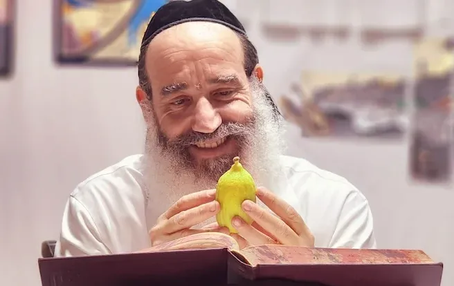 כדי לתפוס שמחה צריך קודם לשחרר: שיעור לחיים מאלוף ג'גלינג עולמי