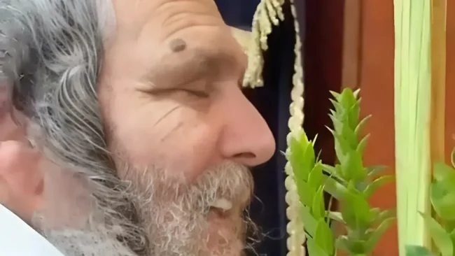 צפו: הרב ארוש בתפילה שמעוררת רעד בלב