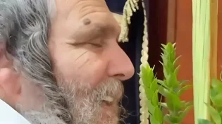 צפו: הרב ארוש בתפילה שמעוררת רעד בלב