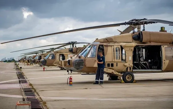 יום של דמעות ותקווה: שבעה חטופים בדרכם חזרה לישראל יום של דמעות ותקווה: שבעה חטופים בדרכם חזרה לישראל