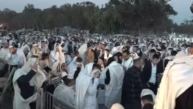 ״שמע ישראל״: מתחם מסיבת הנובה התמלא באלפי מתפללים