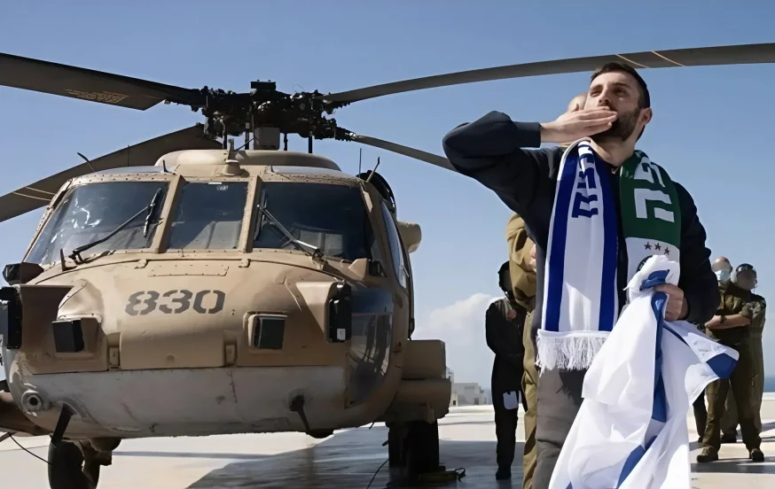מתן אנגרסט בשובו משבי החמאס מתן אנגרסט בשובו משבי החמאס