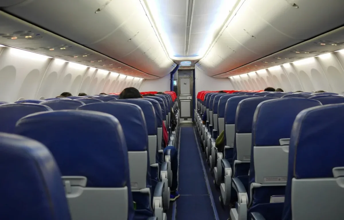 דיילת מתה במהלך טיסה: חשד לרשלנות חמורה בחברת התעופה EVA AIR