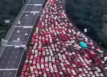 שישה נתיבים, אפס תנועה: הפקק המטורף שסין לא תשכח בקרוב