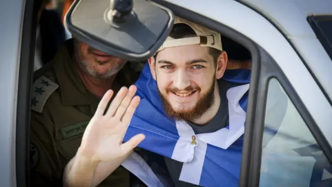 שורד השבי בר קופרשטיין: "תודה רבה לבורא עולם, לאבא שבשמיים, אוהב אתכם"
