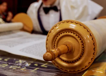 העולם הזה הוא לא מקרה, ויש לו תכלית אחת בלבד: לימוד התורה