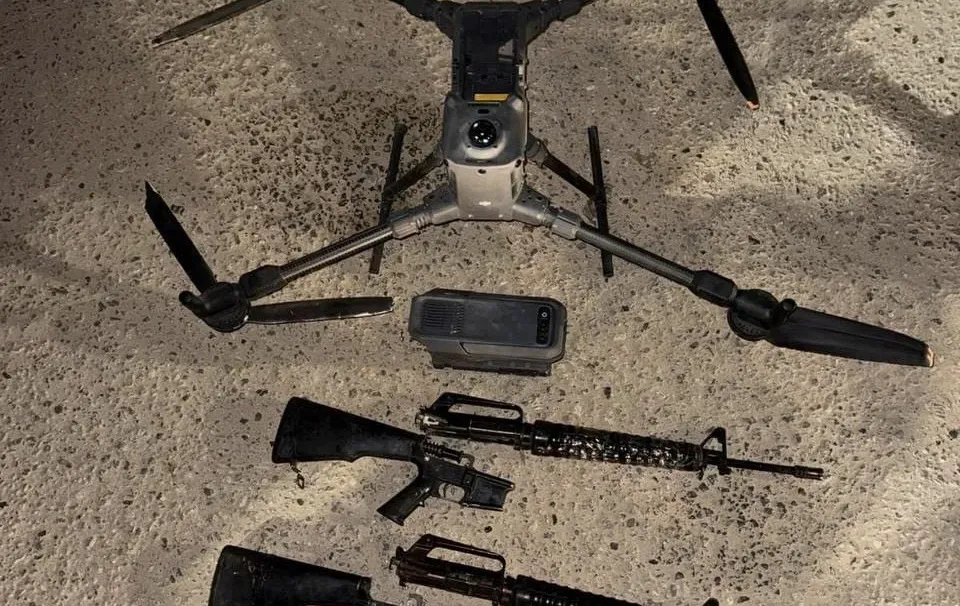 רחפן ממערב חדר לשטח ישראל - צה"ל סיכל הברחת נשק בגבול הדרום רחפן ממערב חדר לשטח ישראל - צה"ל סיכל הברחת נשק בגבול הדרום